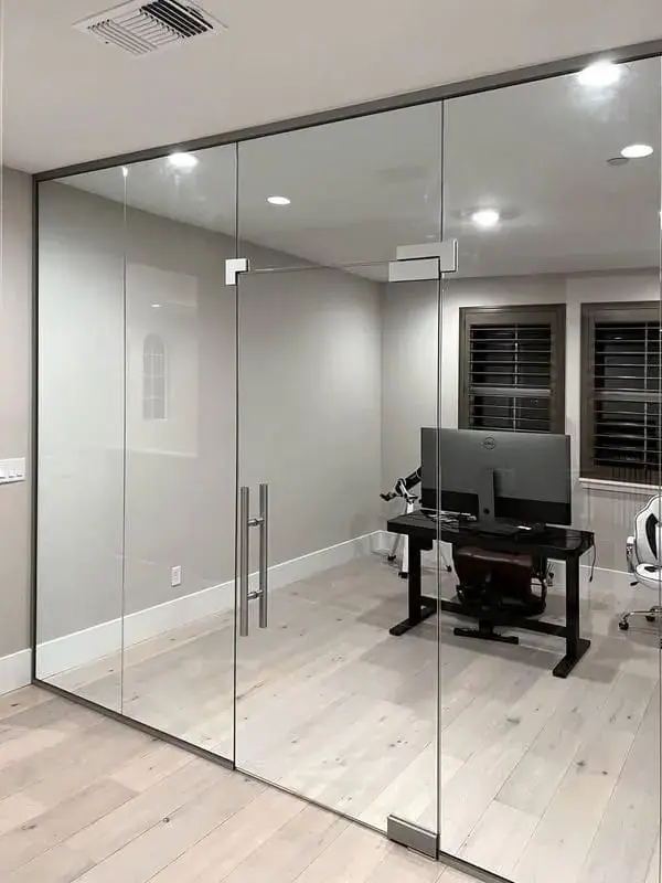 Soundproof double-glazed glass in a quiet modern office